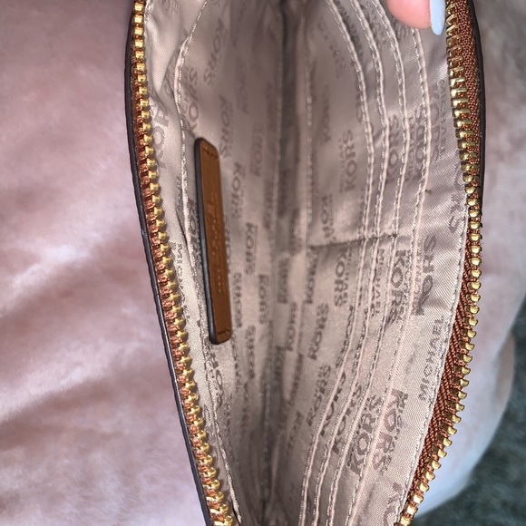 Michael Kors wristlet - Picture 4 of 5